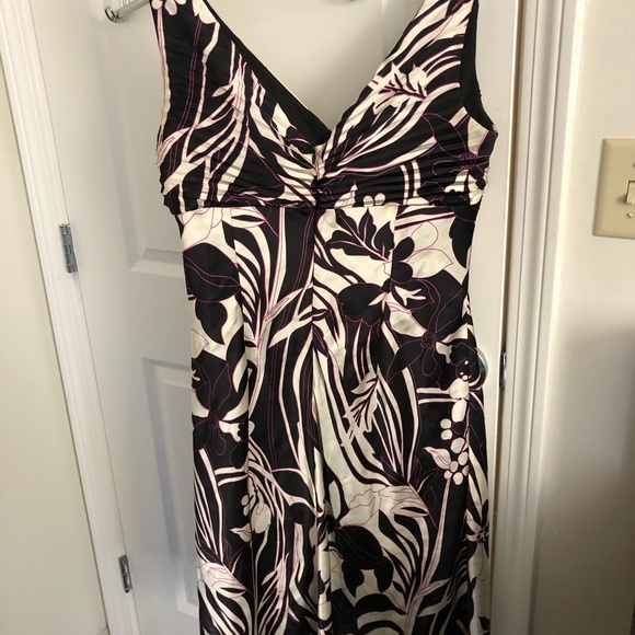 Formal dress, size 16, beautiful and flowing! - Picture 4 of 5